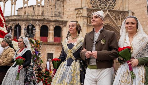 La Junta Central Fallera avança 112.500 euros a les agrupacions falleres de València. La Junta Central Fallera avança 112.500 euros a les agrupacions falleres de València.