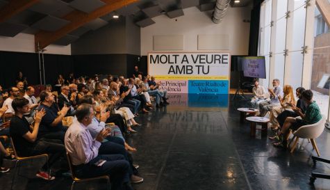 Un momento de la presentación de las 31 propuestas de teatro, danza y circo del Teatro Principal y el Rialto de Valencia. / Generalitat Valenciana