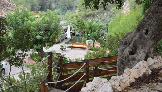 Zona ajardinada de Bolot, en Macastre.