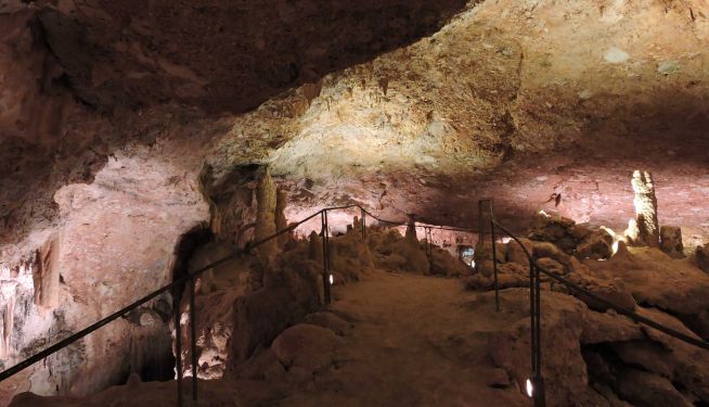 Interior de la Cueva de Don Juan, en Jalance.