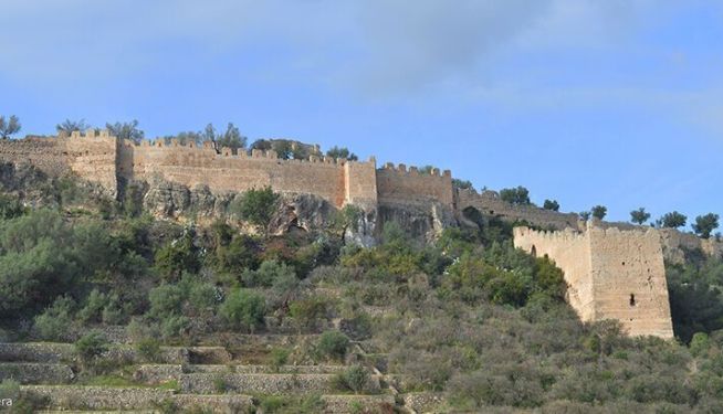 Vista del castillo de Corbera sobre la localidad.