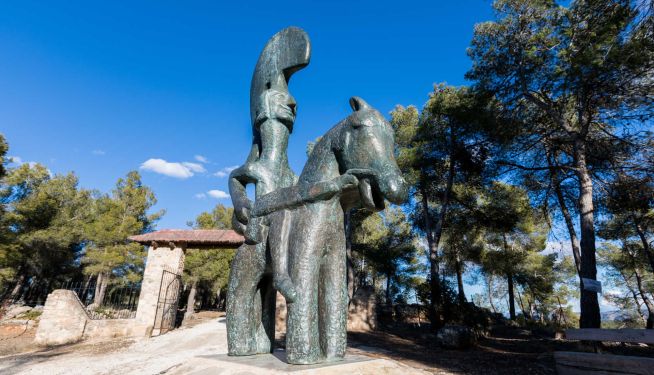 Escultura del Guerrero de Moixent junto al yacimiento ibérico de la Bastida de les Alcusses.