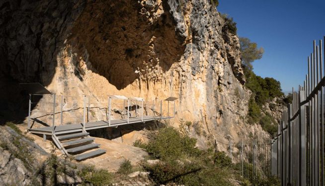 Pasarela de la ruta del castillo de Carbonera, en Beniatjar, uno de los rincones menos conocidos de la Vall d'Albaida.