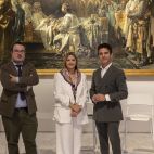 Carmen Ortí, Pablo González Tornel y Pedro J. Martínez Plaza, junto al lienzo de Ignacio Pinazo expuesto en Valencia. / Generalitat Valenciana