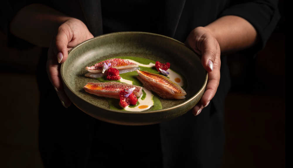 Salmonete del Grau con avellana, frambuesa y salvia, un plato de Arre. Salmonete del Grau con avellana, frambuesa y salvia, un plato de Arre.